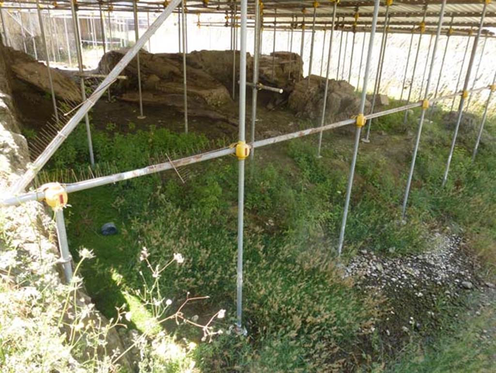 Villa dei Papiri, Herculaneum. June 2012. Remains of collapsed monumental structure.
Photo courtesy of Michael Binns.